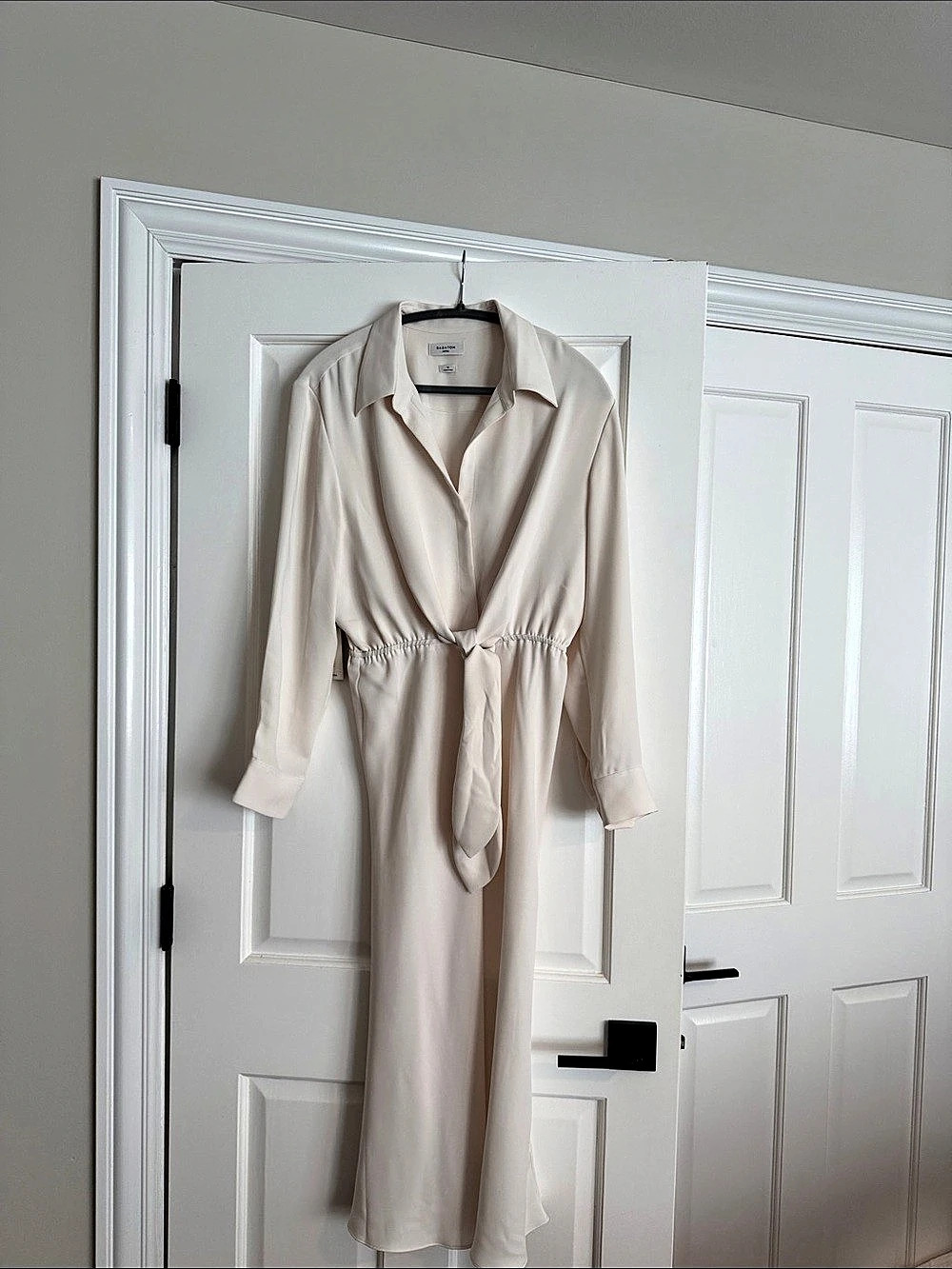 Aritzia Long Sleeve Tie Waist Dress in Cream Size Medium - new with tags